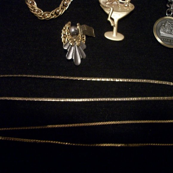 VINTAGE RETRO CHAINS, PINS, ETC JEWELRY BUNDLE 10 - Picture 3 of 5